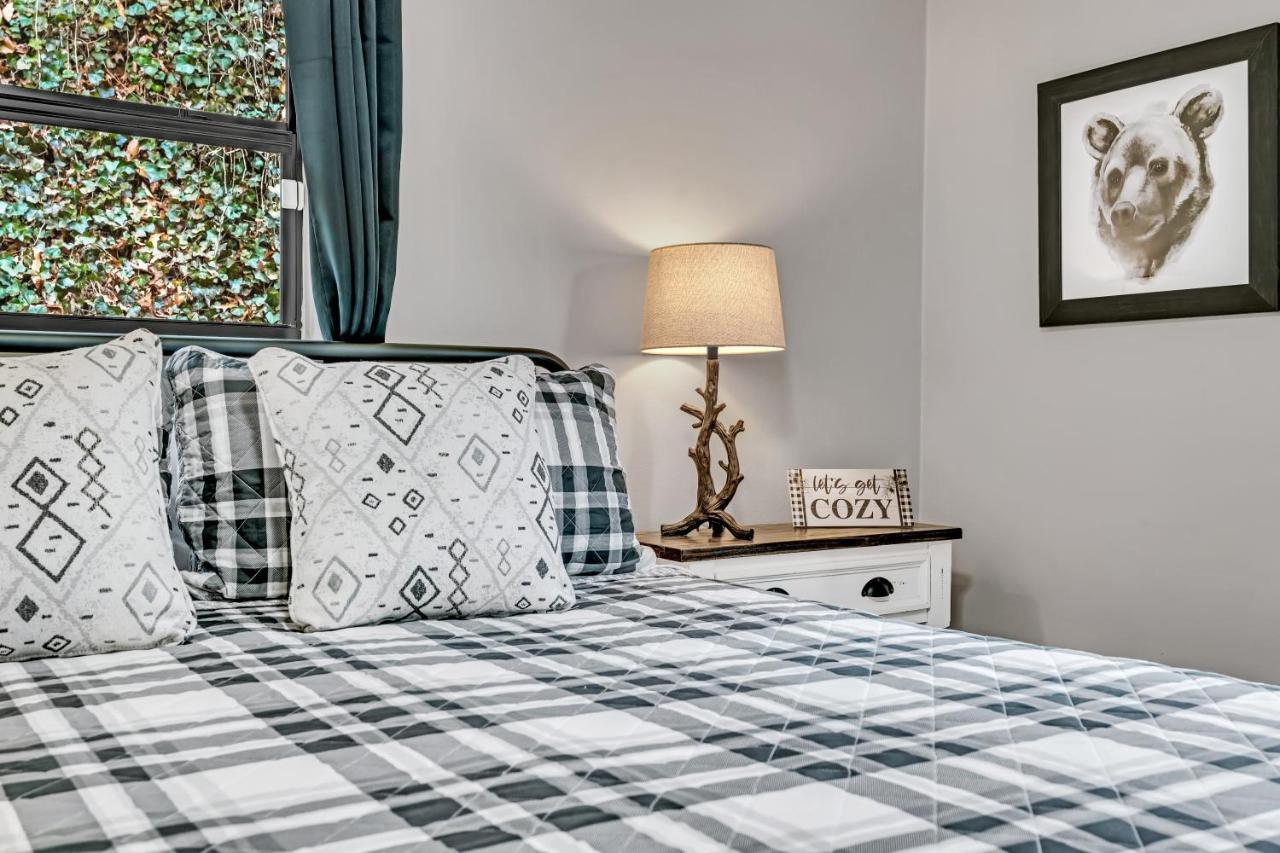 The Cozy Cove, Hot Tub, Wifi, 1089 Free Tickets Each Paid Day, Dollywood And More Sevierville Eksteriør billede